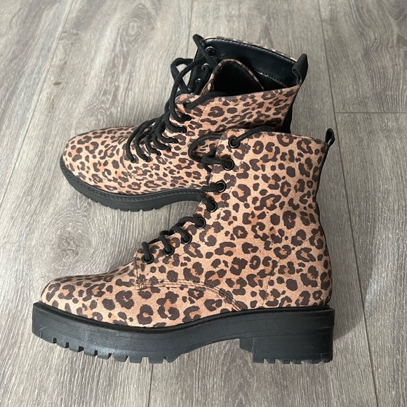 leopard boots 🐆 - Picture 6 of 6